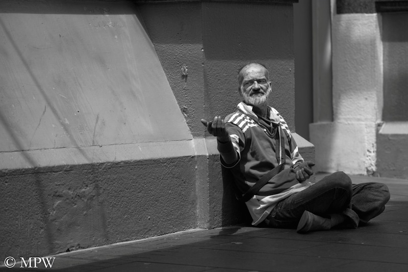 Auckland City street photo, Queent St, black and white